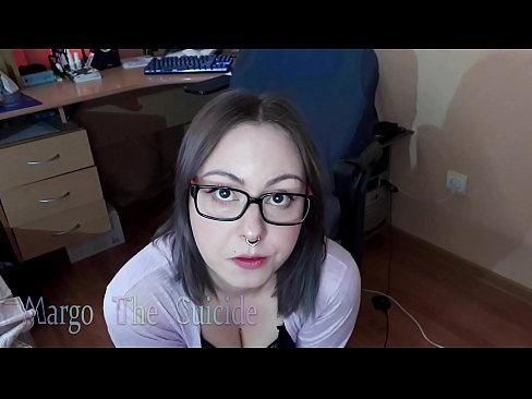 ❤️ Σέξι κορίτσι με γυαλιά πιπιλίζει Dildo βαθιά στην κάμερα ☑ Γαμημένο βίντεο